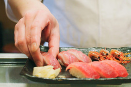 日本大阪出現《疑似歧視外國人的壽司店》不是日本人給「芥末爆彈」嗆的你眼淚直直流 日本大阪出現《疑似歧視外國人的壽司店》不是日本人給「芥末爆彈」嗆的你眼淚直直流