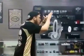 小朋友不要學《神一般的吞雲吐霧》叔叔有練過 小朋友不要學《神一般的吞雲吐霧》叔叔有練過