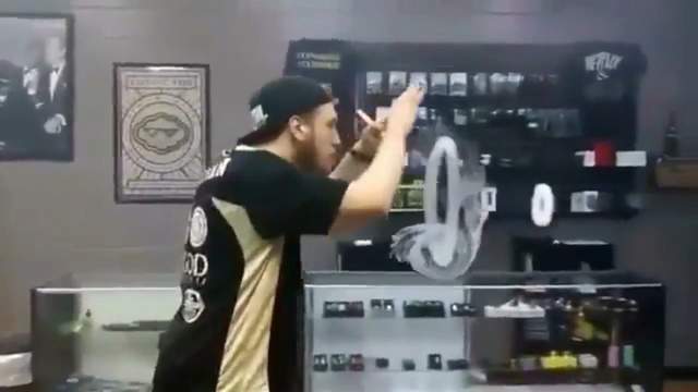 小朋友不要學《神一般的吞雲吐霧》叔叔有練過