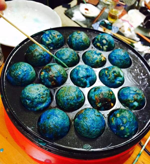 《彩色章魚燒》原來藍色的章魚燒就是地球(讚嘆) 《彩色章魚燒》原來藍色的章魚燒就是地球(讚嘆)
