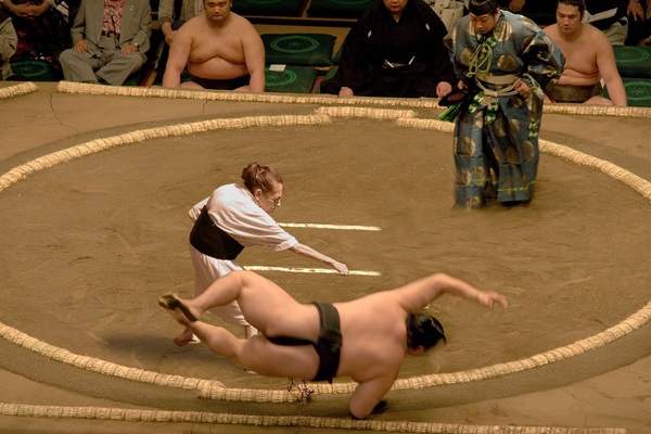 改圖大賽《趕貓的老媽》不要逼她哦 為了保護番茄她什麼都做得出來(誤) 改圖大賽《趕貓的老媽》不要逼她哦 為了保護番茄她什麼都做得出來(誤)