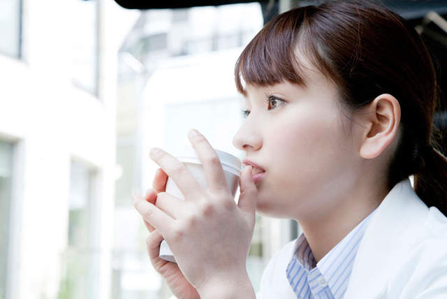《讓男生著迷的女子行為》女孩們施展超有效的萌殺十招 《讓男生著迷的女子行為》女孩們施展超有效的萌殺十招