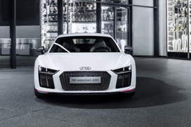 《Audi R8 V10 Plus Selection 24h》拿冠軍怎麼能不慶祝一下呢? 《Audi R8 V10 Plus Selection 24h》拿冠軍怎麼能不慶祝一下呢?