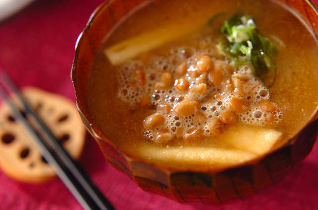 《8種意外好吃的味噌湯料》納豆投入的味道也太令人在意... 《8種意外好吃的味噌湯料》納豆投入的味道也太令人在意...