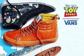 飛向宇宙浩瀚無垠!《VANS X 玩具總動員聯名鞋款》登場 一起變成安迪的玩具吧 飛向宇宙浩瀚無垠!《VANS X 玩具總動員聯名鞋款》登場 一起變成安迪的玩具吧