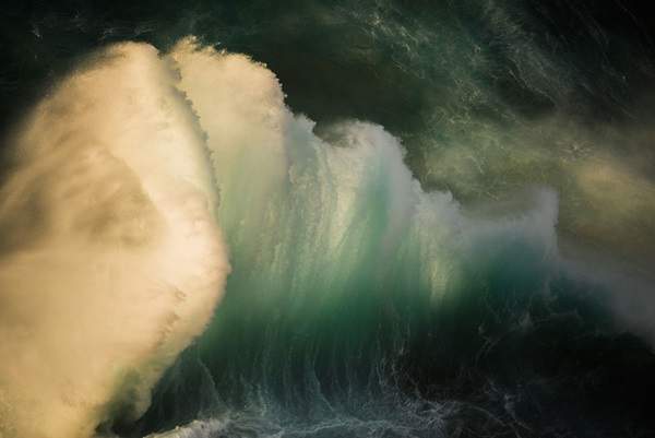 《海浪捲起的瞬間》絕美又令人畏懼的大自然一瞬 - 圖片2
