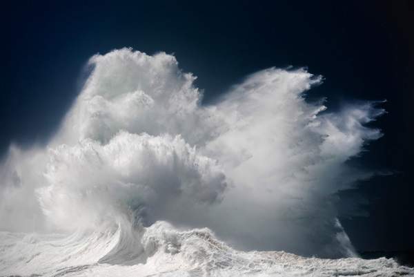 《海浪捲起的瞬間》絕美又令人畏懼的大自然一瞬 - 圖片10