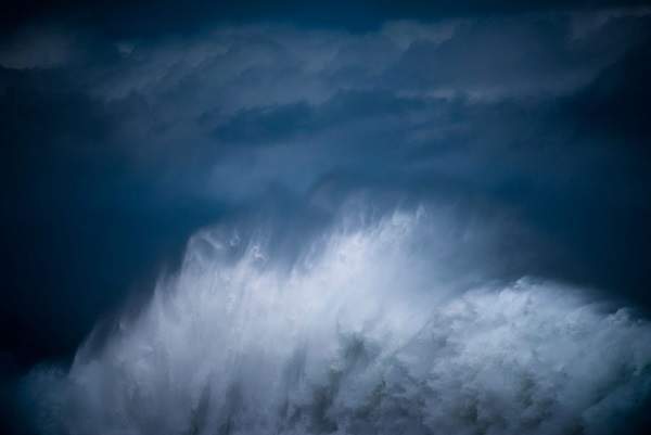 《海浪捲起的瞬間》絕美又令人畏懼的大自然一瞬 - 圖片4