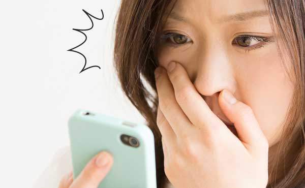 低頭族小心成為《手機醜八怪》糟糕...我好像中標好幾個(照鏡子) 低頭族小心成為《手機醜八怪》糟糕...我好像中標好幾個(照鏡子)