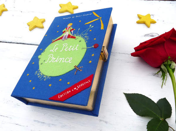 《書本手拿包》經典故事書的造型好治癒♡