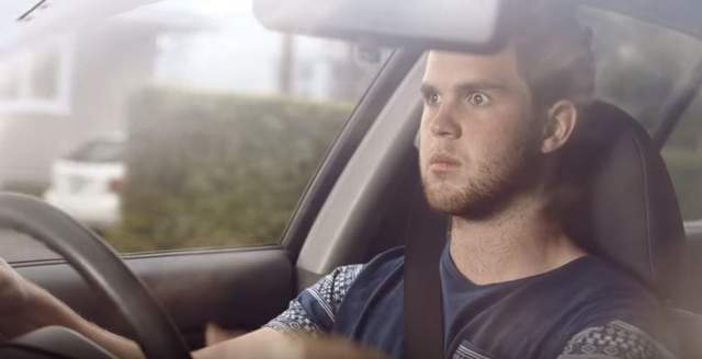 有趣廣告《讓駕駛不拿手機的方法》我正在看著你喲～♥