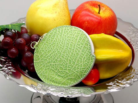 看起來有香味《哈密瓜零錢包》隨時要對錢包開膛破肚的概念? 看起來有香味《哈密瓜零錢包》隨時要對錢包開膛破肚的概念?