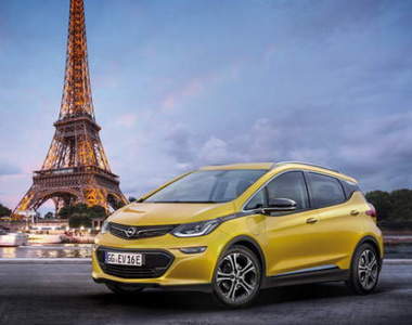 巴黎首演《Opel Ampera-e》先來跟賽車比一下 巴黎首演《Opel Ampera-e》先來跟賽車比一下