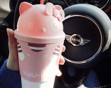 韓國年糕店推《Hello Kitty咖啡杯》荷包君表示:已哭 韓國年糕店推《Hello Kitty咖啡杯》荷包君表示:已哭