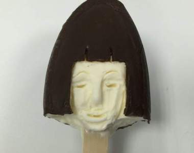 推特《冰淇淋雕刻家》這陰森冷笑的臉龐似曾相識 推特《冰淇淋雕刻家》這陰森冷笑的臉龐似曾相識