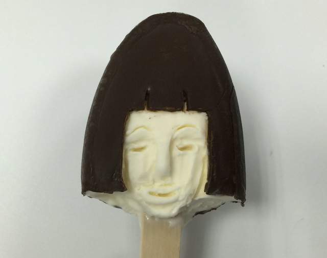 推特《冰淇淋雕刻家》這陰森冷笑的臉龐似曾相識 推特《冰淇淋雕刻家》這陰森冷笑的臉龐似曾相識
