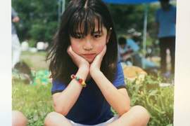 充滿犯罪氣息的《搭訕小學女生攝影展》據說這是日本的傳統文化…… 充滿犯罪氣息的《搭訕小學女生攝影展》據說這是日本的傳統文化……