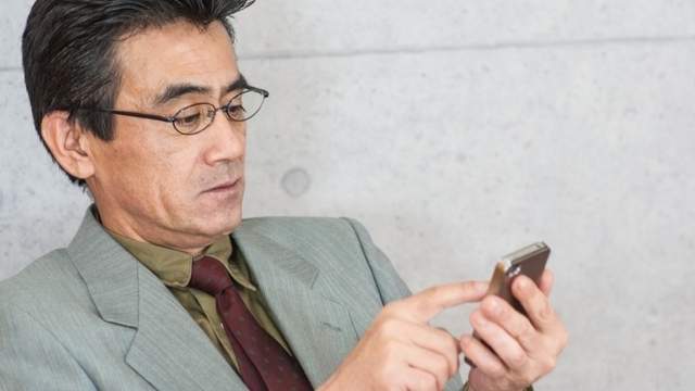 惹火年輕人的《超沒品老人手機禮儀》你說不定也是旁人眼中的老害…… 惹火年輕人的《超沒品老人手機禮儀》你說不定也是旁人眼中的老害……