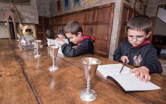 《哈利波特迷媽為孩子把家改裝成霍格華茲》這就是極致的cos魂啊(感動) 《哈利波特迷媽為孩子把家改裝成霍格華茲》這就是極致的cos魂啊(感動)