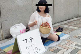 《真實版賣火柴女孩》原宿車站前出現的謎樣女孩 《真實版賣火柴女孩》原宿車站前出現的謎樣女孩