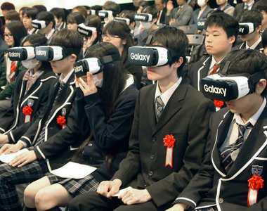 《日本網路高中》開學典禮免到校 戴著VR帶你參觀學校 《日本網路高中》開學典禮免到校 戴著VR帶你參觀學校