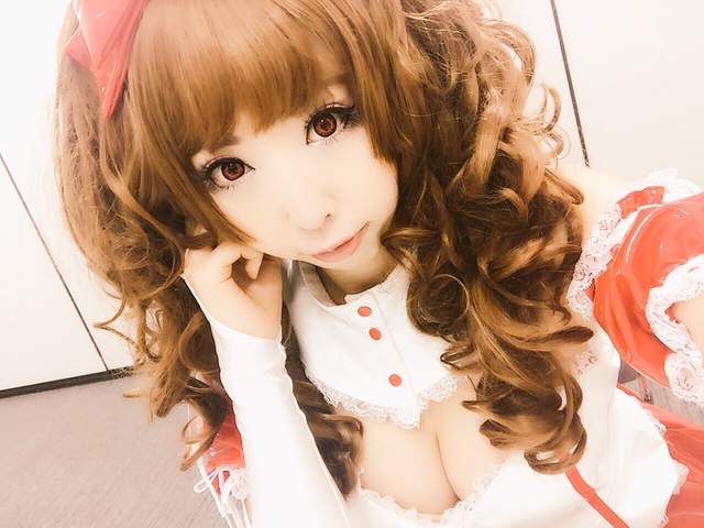 《宅宅愛COser》桃色れく覺得天氣熱讓胸部清涼大解放ლ(・ω・ლ)