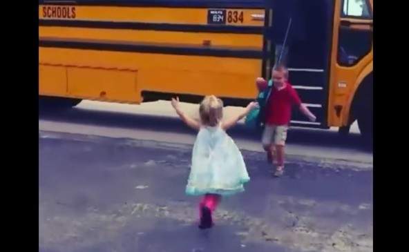 《每天飛奔擁抱哥哥的妹妹》我的妹妹哪有這麼萌✿