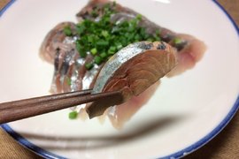 超逼真《竹筴魚生魚片木雕》騙不騙得過喵星人? 超逼真《竹筴魚生魚片木雕》騙不騙得過喵星人?