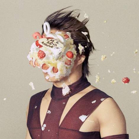 《西川貴教》出道20週年紀念精選集附的小冊子怎麼都沒有臉啊XD