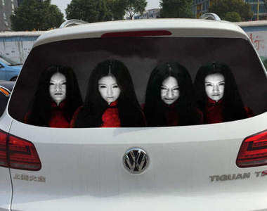 前方車輛有女鬼!?《恐怖反光車貼》嚇阻討厭的遠光燈...但這也太恐怖了吧(抖) 前方車輛有女鬼!?《恐怖反光車貼》嚇阻討厭的遠光燈...但這也太恐怖了吧(抖)