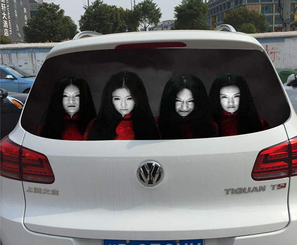 前方車輛有女鬼!?《恐怖反光車貼》嚇阻討厭的遠光燈...但這也太恐怖了吧(抖) 前方車輛有女鬼!?《恐怖反光車貼》嚇阻討厭的遠光燈...但這也太恐怖了吧(抖)