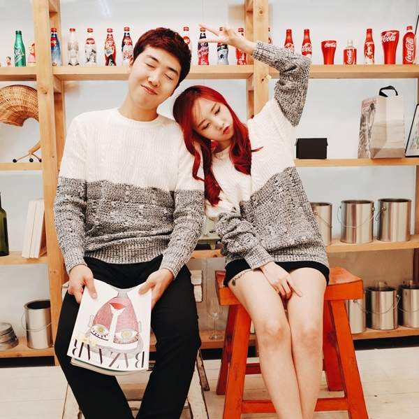 唯有現充才能購物的《情侶裝網拍》這年頭買個衣服也要這麼閃.....