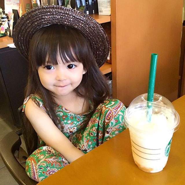 超萌時尚小美女《童裝模特兒》爸媽都是帥哥美女也太犯規了啊~ 超萌時尚小美女《童裝模特兒》爸媽都是帥哥美女也太犯規了啊~