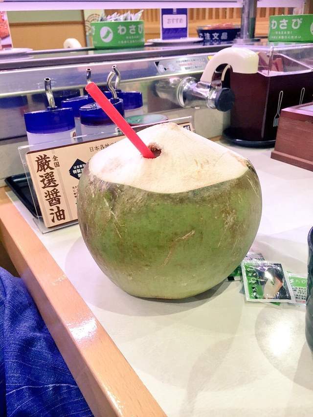 詭異菜單《迴轉壽司出現整顆椰子》絕對不要單獨嘗試……