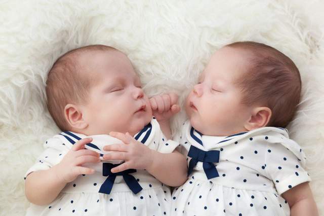 《在巧合時間誕生的雙胞胎》同時是哥哥也是弟弟到底怎麼回事? 《在巧合時間誕生的雙胞胎》同時是哥哥也是弟弟到底怎麼回事?