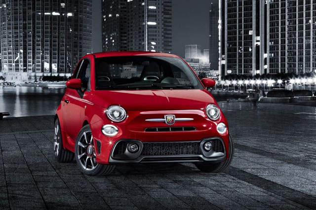 不只變臉《Abarth 595》這回還小小漲了馬力喔 不只變臉《Abarth 595》這回還小小漲了馬力喔