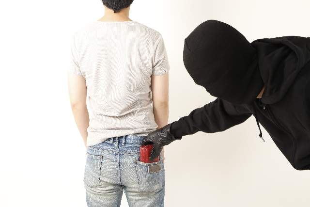 《面試時偷走老闆的錢包》這會不會是一種預支薪水的方式呢? 《面試時偷走老闆的錢包》這會不會是一種預支薪水的方式呢?