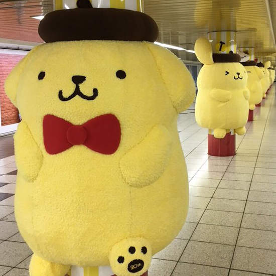 毛呼呼的《布丁狗柱》佔領新宿車站 可以一直抱著不離開嗎♥ 毛呼呼的《布丁狗柱》佔領新宿車站 可以一直抱著不離開嗎♥