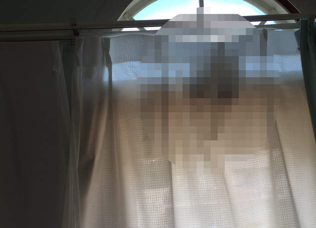 恐怖《窗簾上的人臉》強烈感受到的視線真相竟然是... 恐怖《窗簾上的人臉》強烈感受到的視線真相竟然是...