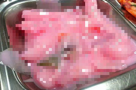 震驚網路的《草莓炒年糕》現身 重點還是學校的營養午餐...... 震驚網路的《草莓炒年糕》現身 重點還是學校的營養午餐......