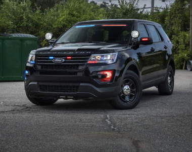 《Ford Police Interceptor Utility》這樣的警車太犯規惹 《Ford Police Interceptor Utility》這樣的警車太犯規惹