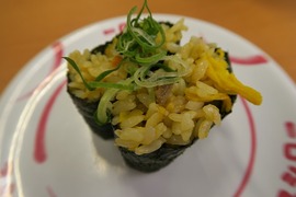 意味不明的《炒飯壽司》直接用海苔把炒飯包起來不是更省事嗎ww 意味不明的《炒飯壽司》直接用海苔把炒飯包起來不是更省事嗎ww