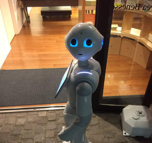 《機器人Pepper君的詭異行徑》其實他們只是需要朋友... 《機器人Pepper君的詭異行徑》其實他們只是需要朋友...