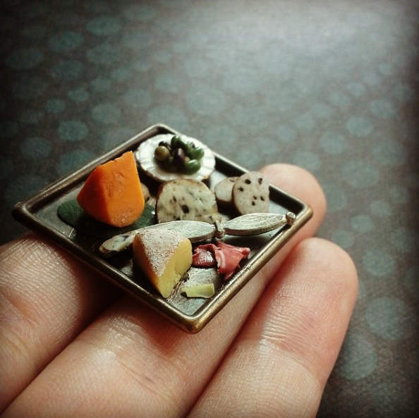 《指尖上的美食》美國藝術家Kim Clough的雕塑迷你美食