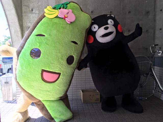 東京公園舉辦台灣展《台灣美食價格大調查》雞排一份將近台幣200元…… 東京公園舉辦台灣展《台灣美食價格大調查》雞排一份將近台幣200元……