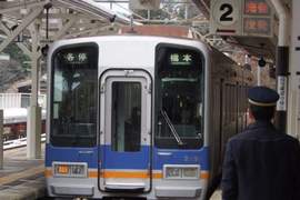 《日本電車員的雪中玩樂》在汽車上堆雪人太弱了 在電車上堆才厲害? 《日本電車員的雪中玩樂》在汽車上堆雪人太弱了 在電車上堆才厲害?