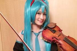 《美女小提琴家Ayasa》Cosplay初音拉出不一樣小提琴版千本櫻 《美女小提琴家Ayasa》Cosplay初音拉出不一樣小提琴版千本櫻