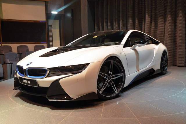 白帥帥《BMW i8》滿滿AC Schnitzer好料阿布達比上身 白帥帥《BMW i8》滿滿AC Schnitzer好料阿布達比上身
