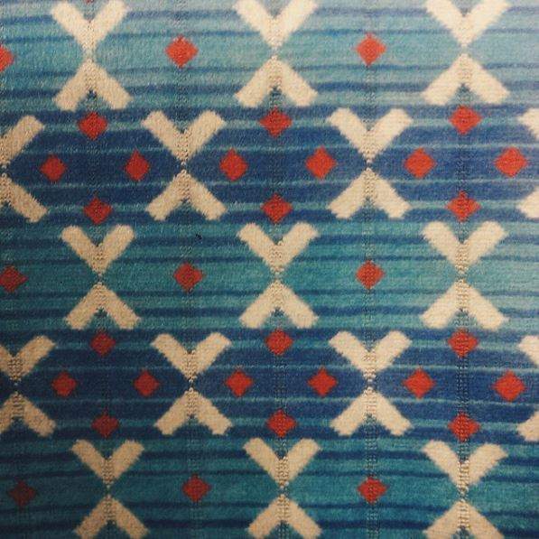 《公車坐墊花紋IG帳號》看到藍底就覺得眼熟的還有誰www