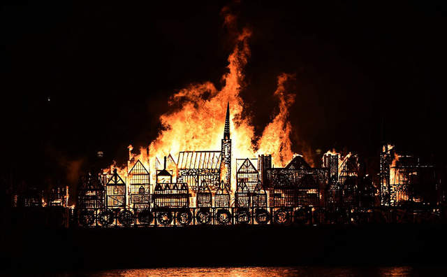 恐怖景象再現《倫敦大火350年紀念》這次燒倫敦模型就好